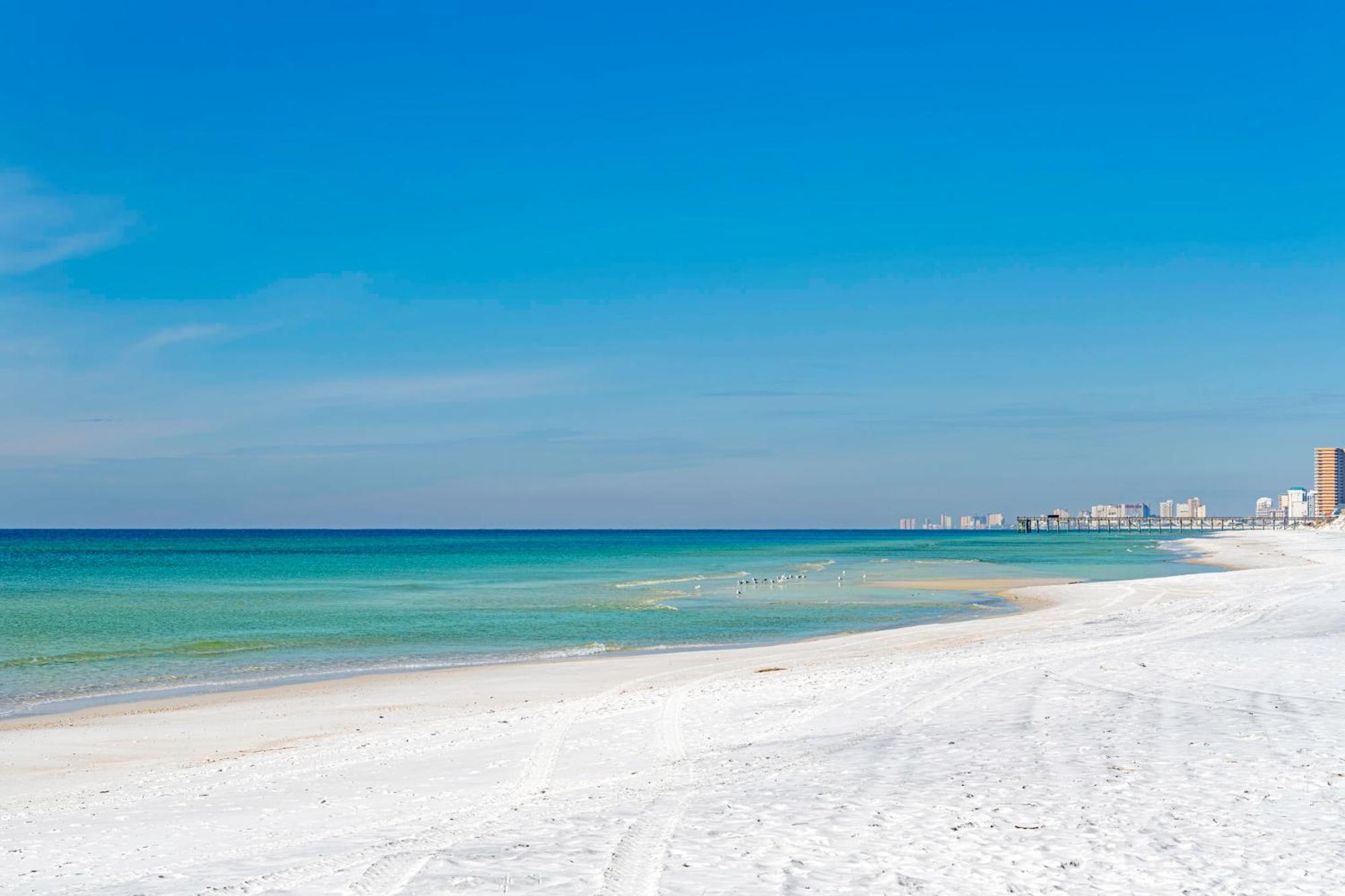 Holiday Inn Express & Suites Panama City Beach Beachfront By Ihg Exterior foto